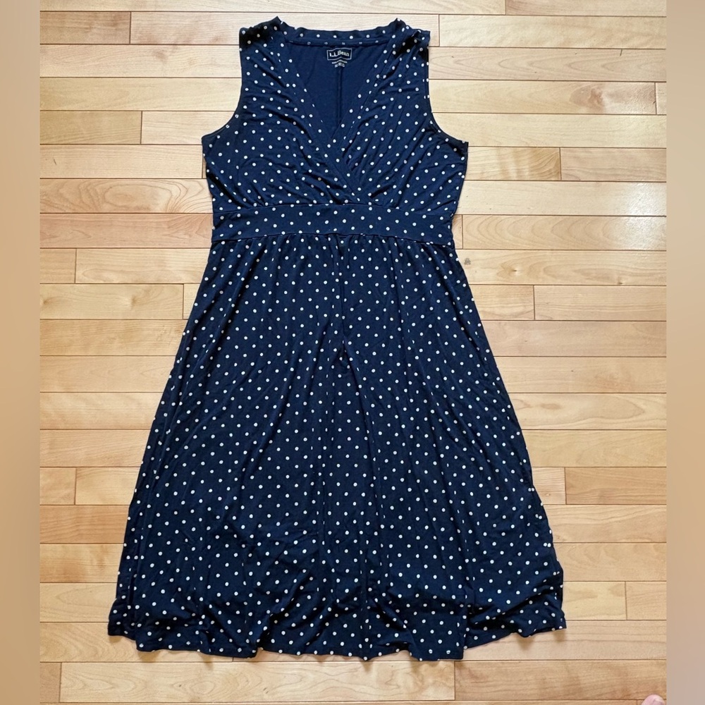 L.L. Bean Size M Navy and White Polka Dot Sleeveless Dress